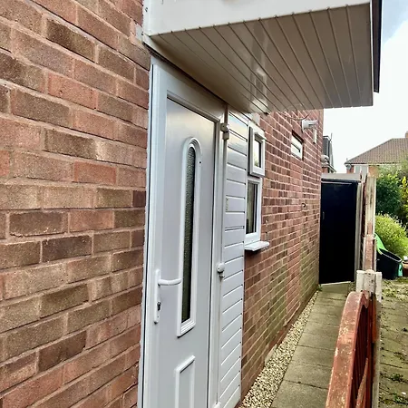 Lovely Double With En And Separate Private Entrance * Water Orton